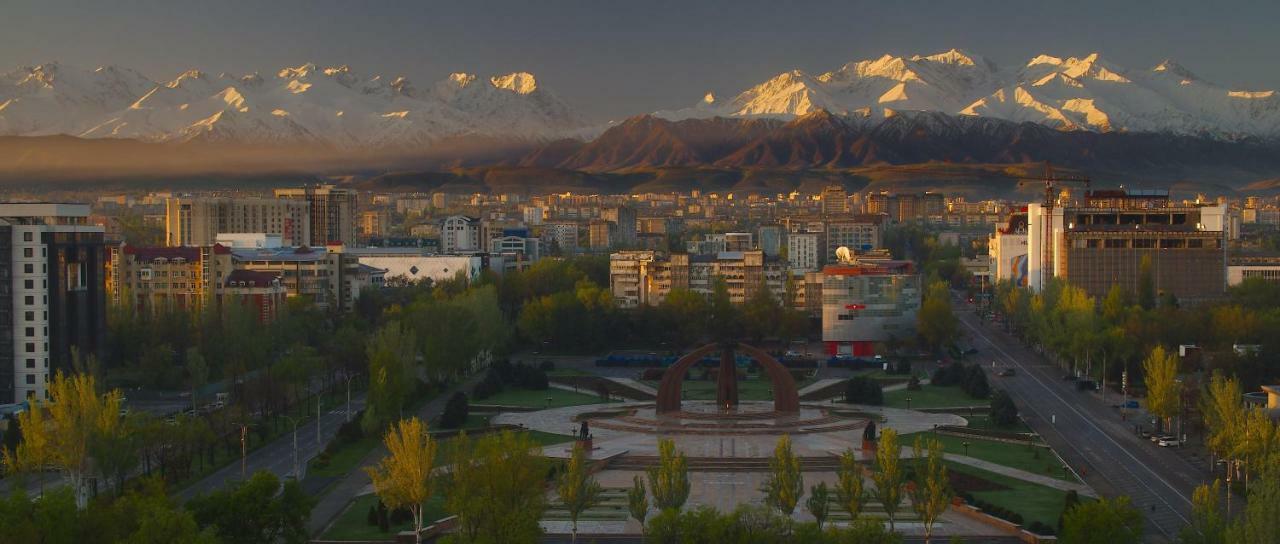 Damas International Hotel Bishkek Exterior foto